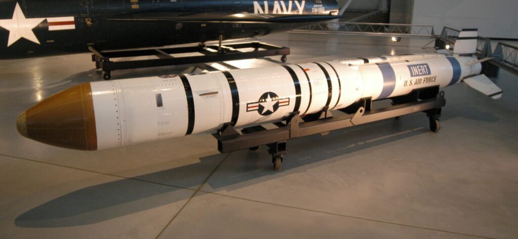 Muchas armas antisatélite son misiles lanzados desde tierra, como este ASM-135 ASAT de EE. UU. Crédito: Lorax